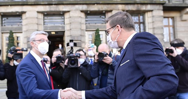 Přehledně: Potupa Lipavského, pugéty na rozloučenou a Havlíčkův trojboj. Česko má Fialovu vládu