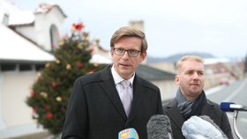 Martin Kupka (ODS) hovoří s novináři po schůzce s prezidentem Milošem Zemanem v Lánech (6. 12. 2021)