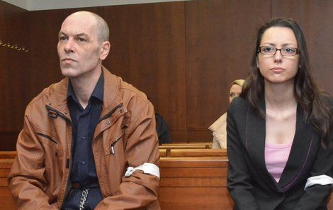 Petr Slovák a Zuzana Gyurková neváhali ve svém nevěstinci zaměstnat i nezletilou dívku. Teď je čeká kriminál.