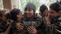 V kurdských milicích bojují i mladičké dívky. Některým je pouze 16 let