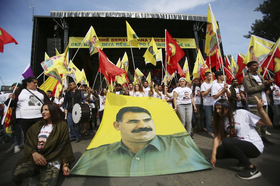 Kurdové demonstrovali v Kolíně nad Rýnem. Sešlo se jich přes třicet tisíc.