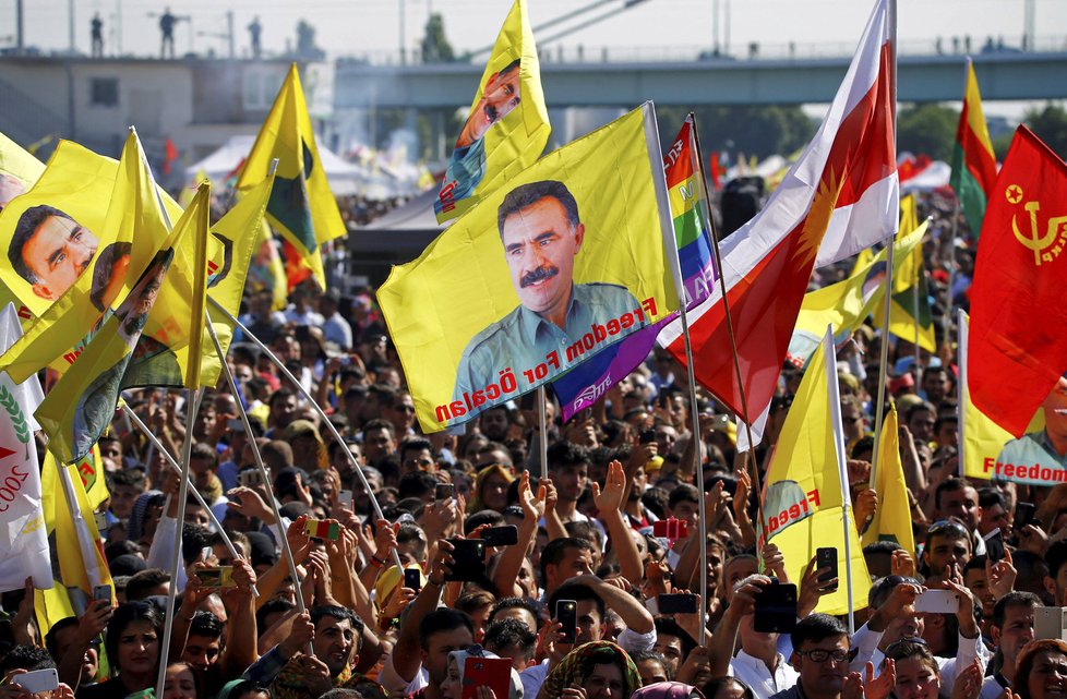 Kurdové v Německu protestovali proti Erdoganovi. Sešlo se jich přes třicet tisíc.