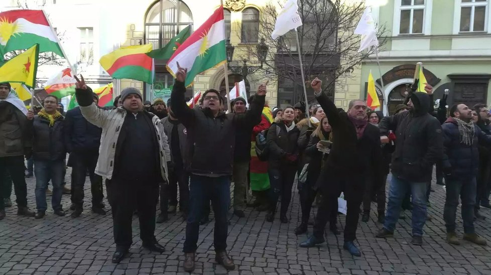 Pochod podporovatelů zadrženého kurdského politika Sáliha Muslima v Praze. Zhruba 200 jeho příznivců chce na ministerstvu vnitra zjistit, zda byl vzat do vazby