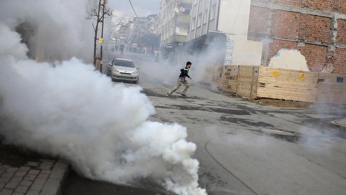 Kurdové se v Istanbulu kvůli zákazu oslav nového roku střetli s policií