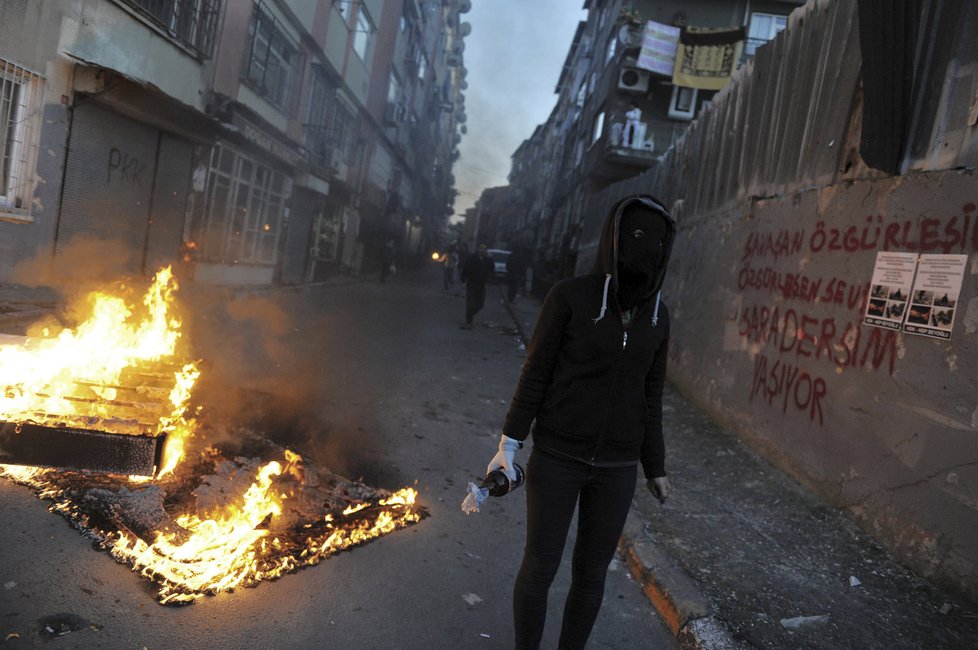 K protestům Kurdů proti turecké vládě došlo i v Istanbulu.