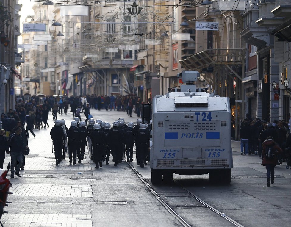 K protestům Kurdů proti turecké vládě došlo i v Istanbulu.