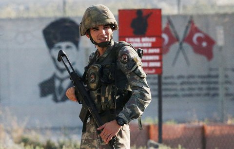V Turecku zatýkají odpůrce operace v Sýrii. Zadržených už je 121