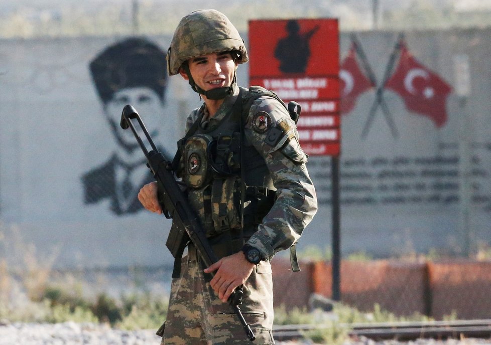 Spor Turecka s Kurdy se nadále stupňuje, Kurdové evakuovali tábor o 7000 obyvatelích