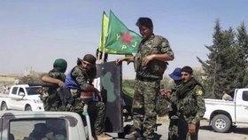 Kurdové se osvědčili v bojích proti Islámskému státu, nyní na severu Sýrie chtějí nezávislost.