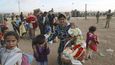 Kurdští uprchlíci na turecko-syrské hranici