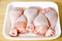 Salmonela v kuřecím mase z Polska: Stahují 10 tun stehenních řízků