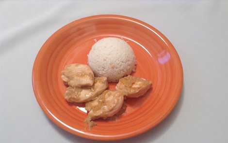 Kuřecí prsa na pomerančích s rýží podle Moniky Kutálkové