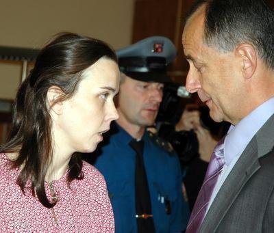 Obžalovaná Kateřina Mauerová se radí s obhájcem Pavlem Holubem