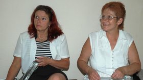 Lékařka Romana Slámová (vlevo) a matka sourozenců Škrlových Renáta.