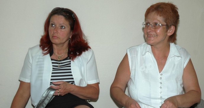 Lékařka Romana Slámová (vlevo) a matka sourozenců Škrlových Renáta.