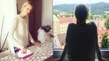 Karolína Kurková na skok v Česku: A hned musí žehlit...