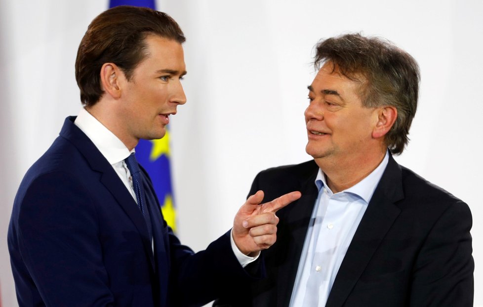 Sebastian Kurz (lidovci) a Werner Kogler (Zelení) na společné tiskové konferenci (2. 1. 2020)