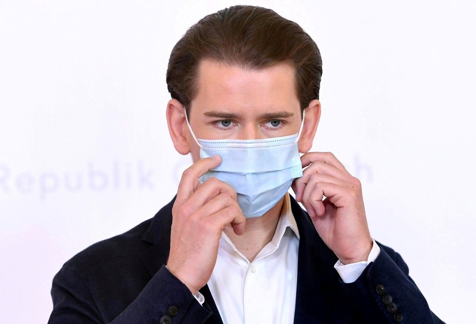 Rakouský kancléř Sebastian Kurz s rouškou (8. 5. 2020)