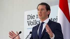 Rakouský kancléř Sebastian Kurz se dnes před novináři překvapivě nevyjádřil k dalšímu osudu svého kabinetu a odmítl i dotazy žurnalistů (20. 5. 2019)