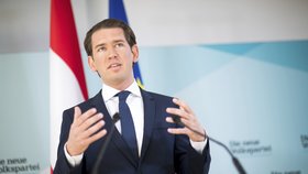 Rakouský prezident odvolal ministra vnitra, odejít chtějí i další