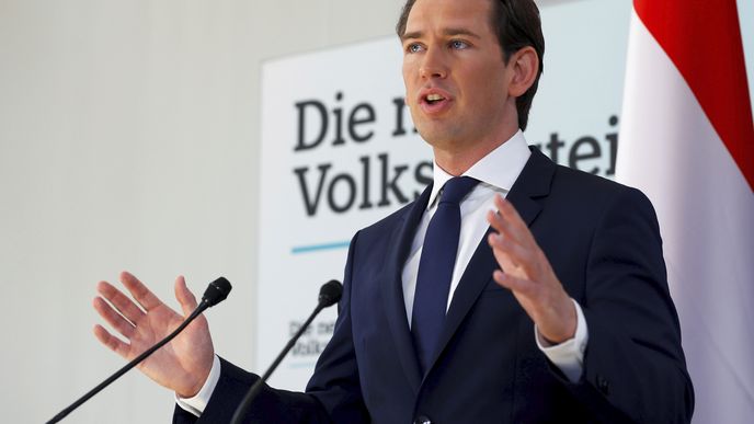 Rakouský kancléř Sebastian Kurz se dnes před novináři překvapivě nevyjádřil k dalšímu osudu svého kabinetu a odmítl i dotazy žurnalistů (20. 5. 2019)