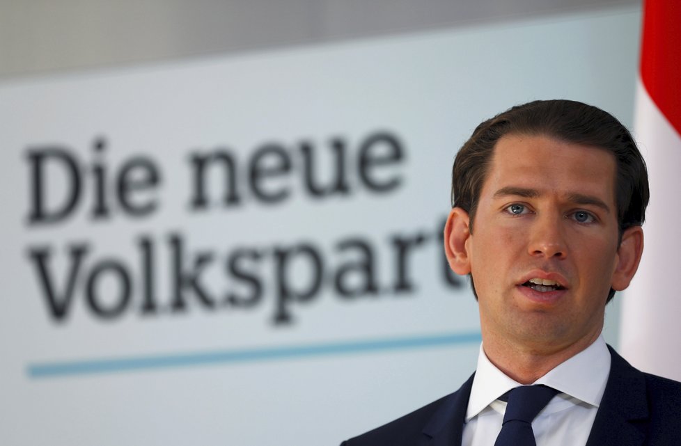 Rakouský kancléř Sebastian Kurz se dnes před novináři překvapivě nevyjádřil k dalšímu osudu svého kabinetu a odmítl i dotazy žurnalistů (20. 5. 2019)