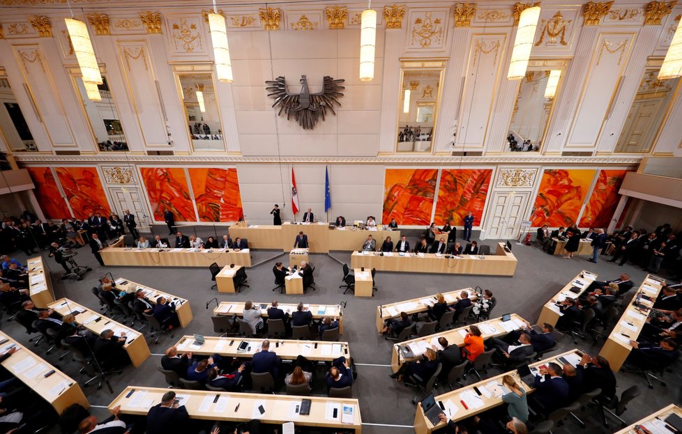 V Rakousku padla vláda. Sebastian Kurz končí (27. 5. 2019)