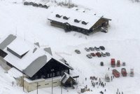 U lyžařského střediska vybuchla sopka. Jeden mrtvý a 16 zraněných v Japonsku