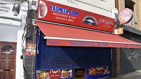Indická restaurace nedaleko Londýna, kde oba vrazi pracovali.