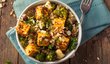 Kuskus s tofu a zeleninou je sytý oběd, kterým nepohrdne ani masožrout