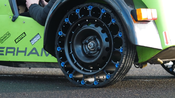 Kutilové si vyrobili bezvzduchové pneumatiky a vyrazili na drsný test