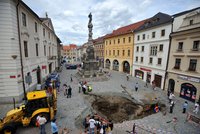 Jáma v centru Kutné Hory: Nejen Praha se propadá...