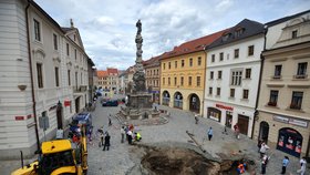 Jáma v centru Kutné Hory: Nejen Praha se propadá...