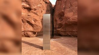 Po stopách mimozemských znamení. V americké poušti objevili záhadný železný monolit