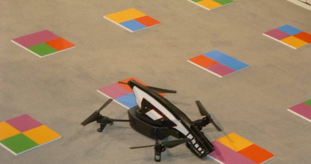 Kvadrikoptéra AR.Drone 2.0 disponuje HD kamerou