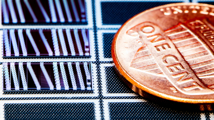 Obvody kvantového čipu v porovnání s mincí