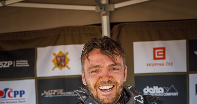Lukáš Kvapil překonal za 14 dní přes 6 000 kilometrů i s doprovodným týmem ve vozech z Mototechny.