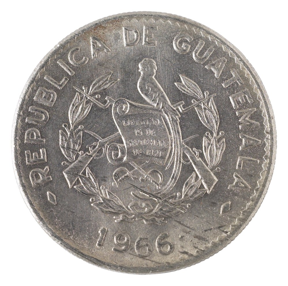 Kvesal chocholatý je národním ptákem Guatemaly – tento stát ho má ve znaku a jeho jméno (v původním tvaru quetzal) nese i guatemalská měnová jednotka