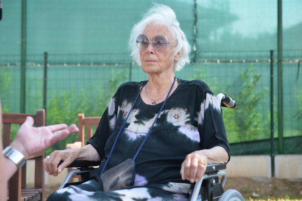 Květa Fialová stále pobývá v Alzheimercentru, kam byla umístěna loni na jaře.
