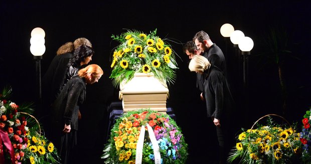 Pohřeb Květy Fialové v divadle ABC
