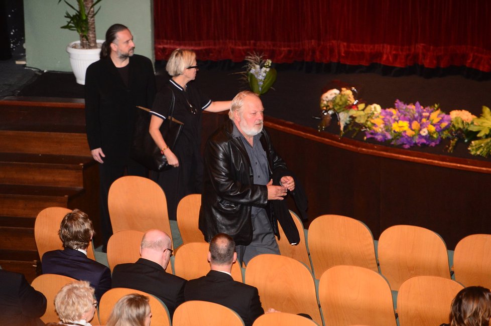 Pohřeb Květy Fialové v divadle ABC