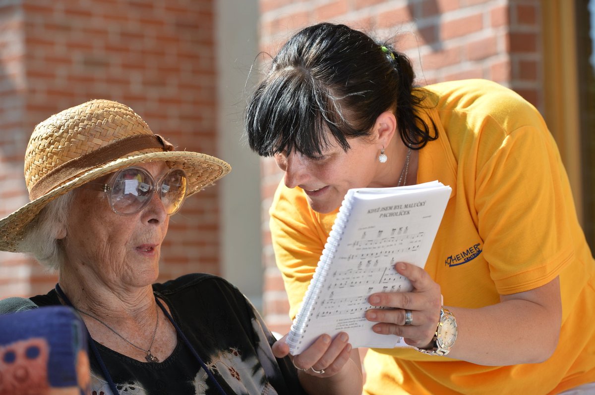 Pobyt v Alzheimercentru Květě Fialové prospívá.