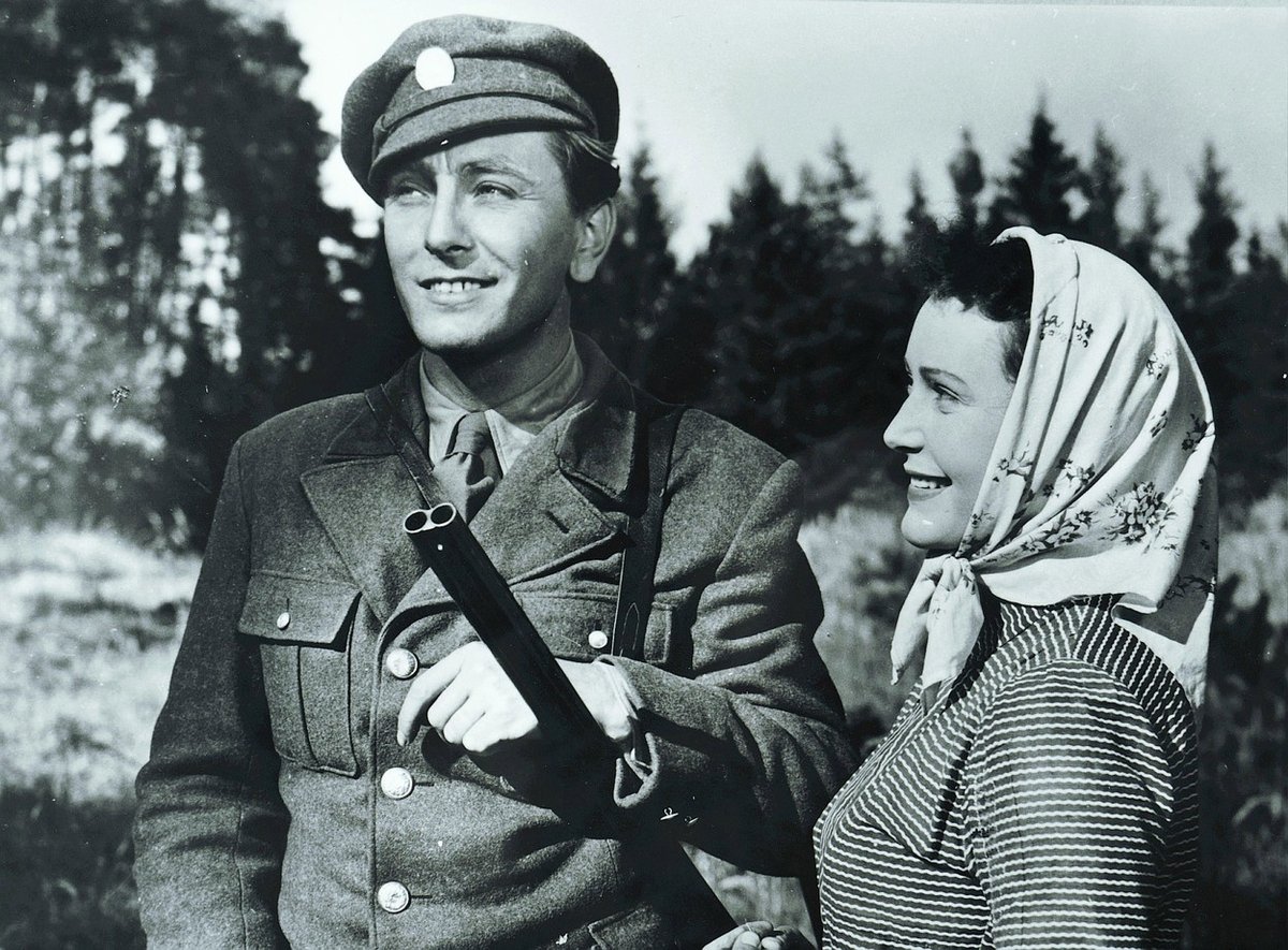 Robert Vrchota a Květa Fialová ve filmu Plavecký mariáš v roce 1952.