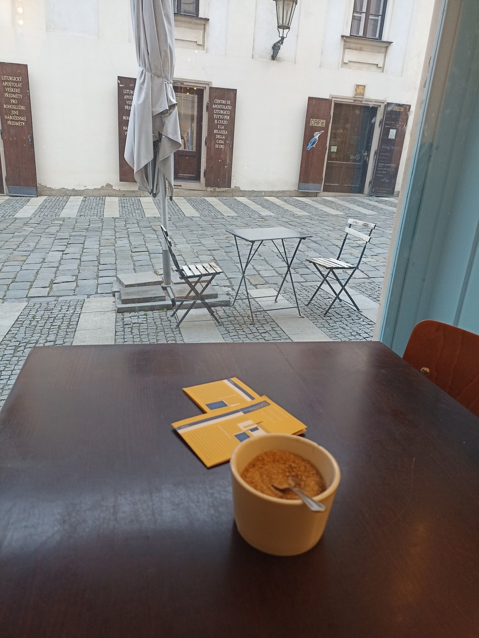 V útulném Café Tungsram byla Květa jako doma. Kavárník podle ní pojmenoval i Kávu Květa.