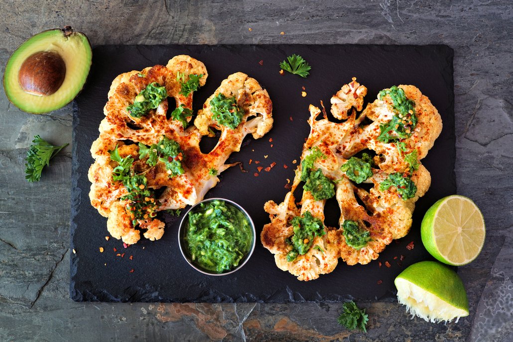 Steaky z květáku jsou ideální nejen pro vegetariány narozené ve znamení Lva