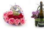 Barvou roku 2015 je v květinových vazbách fialová. Darovat voňavý dárek můžete klidně i muži.