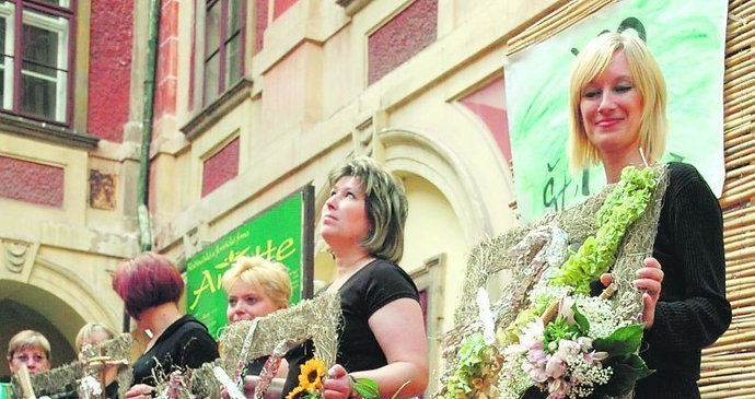 Tereza Najmanová z Poplze u Libochovic předvedla kytice a šaty ve znamení Ryb