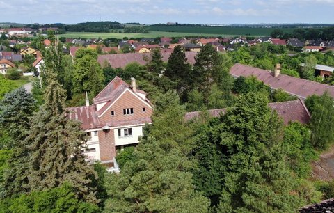 Historická památka v Květnici u Prahy vyhořela. Někdo ji úmyslně zapálil?