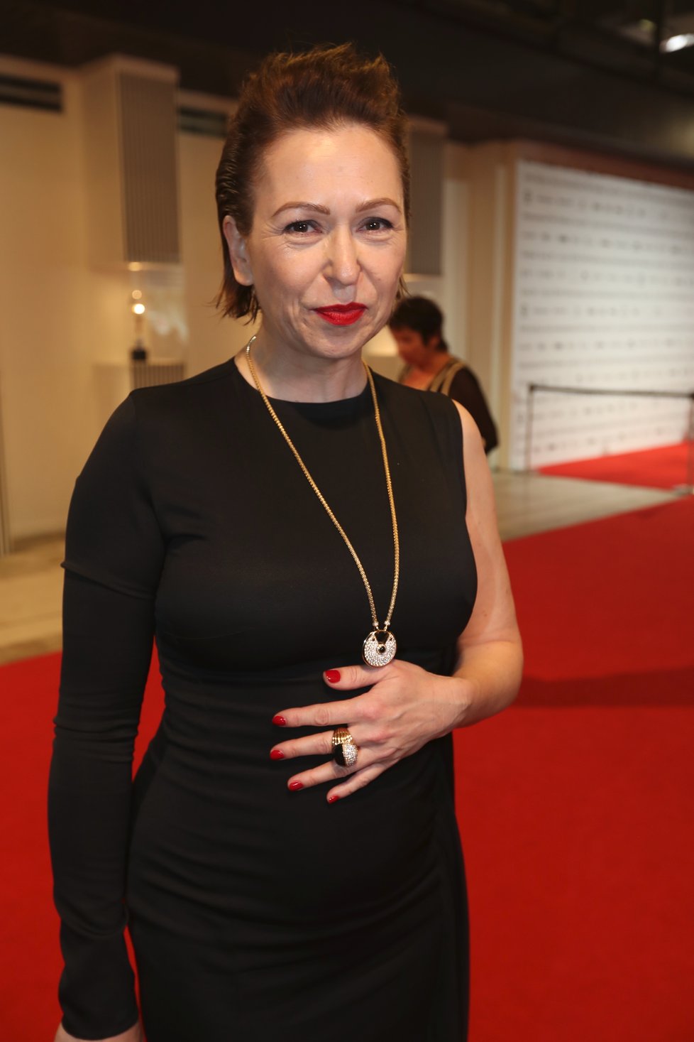 Zuzana Stivínová na závěrečném ceremoniálu KVIFF 2019.