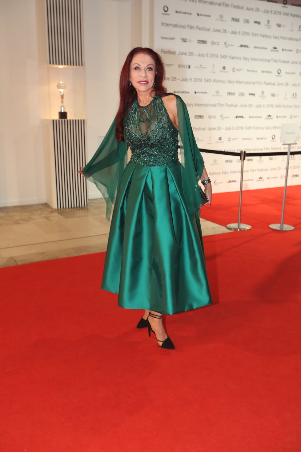 Blanka Matragi na závěrečném ceremoniálu KVIFF 2019.